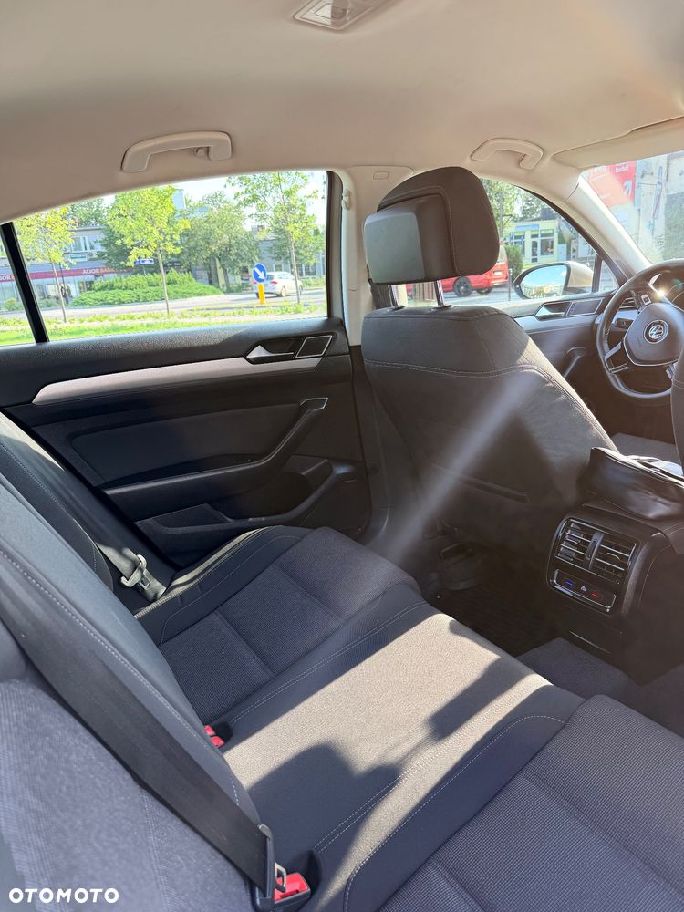 Volkswagen Passat - 16