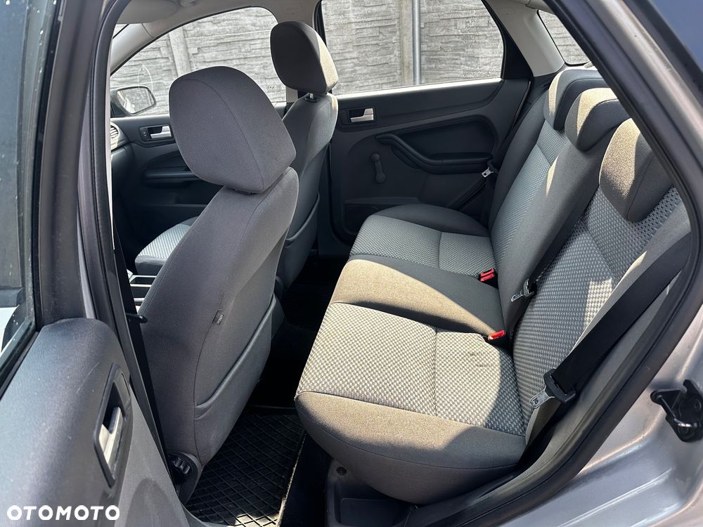 Ford Focus 1.6 16V Trend - 15