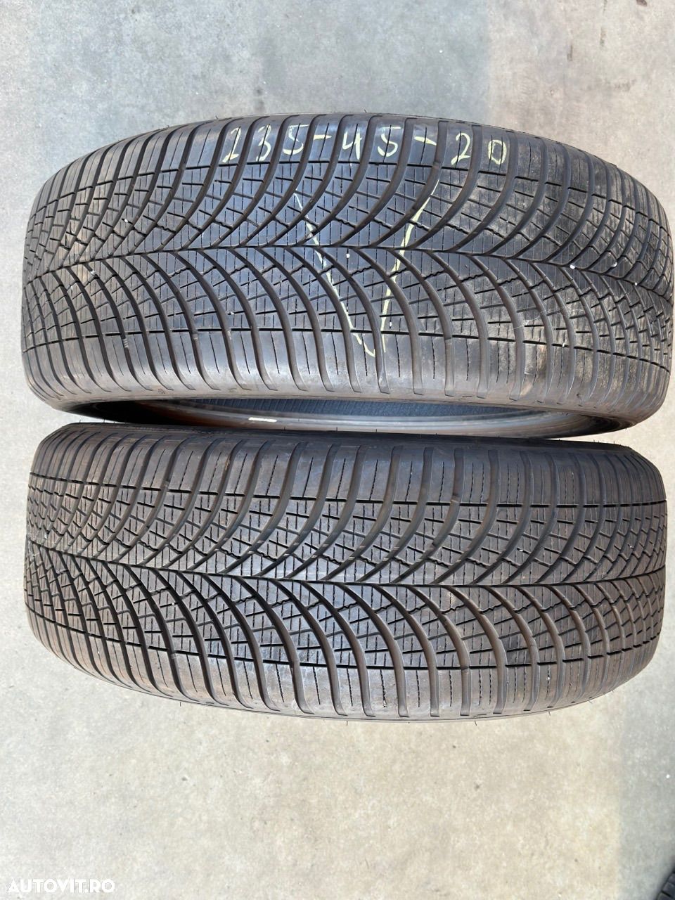 Vând 2 anvelope 235/45/20 goodyear allseason ca noi - 1