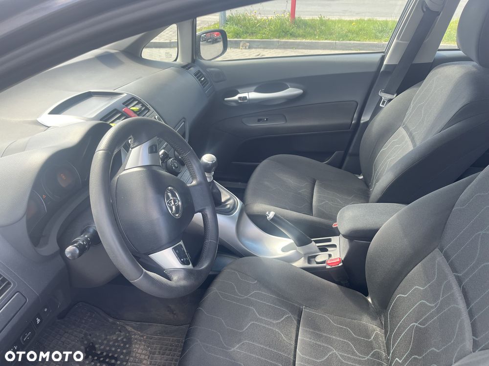 Toyota Auris 1.4 D-4D Terra - 3