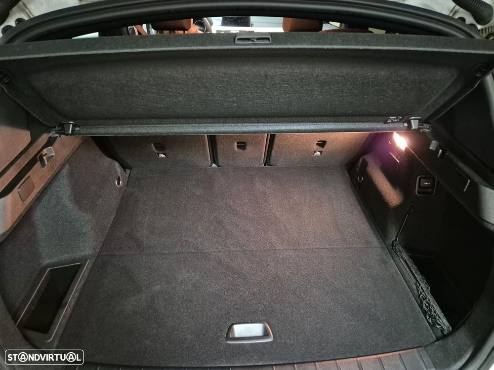 BMW X1 25 e xDrive Corporate Edition - 12