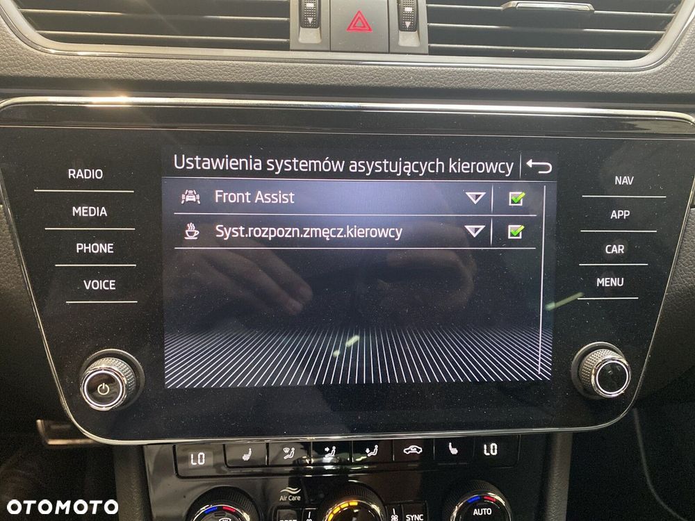 Skoda Superb 2.0 TDI SCR 4x4 Sportline DSG - 24
