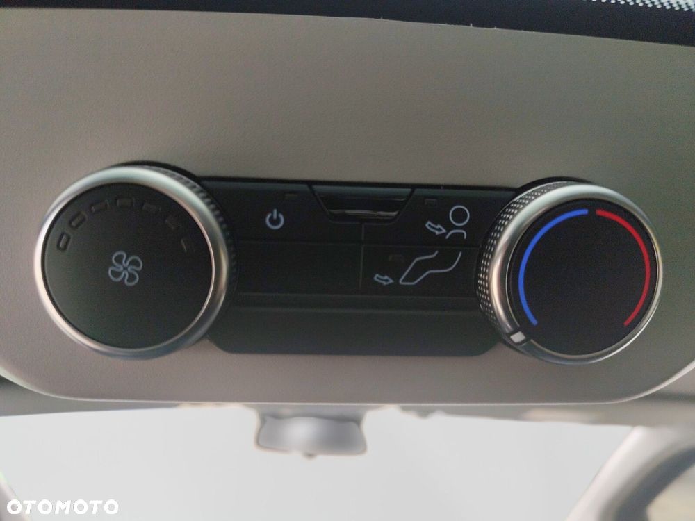 Ford Tourneo Custom - 24