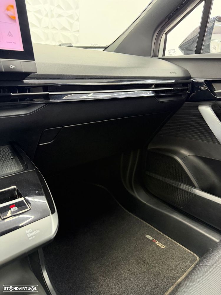 MG MG4 64 kWh Luxury - 12