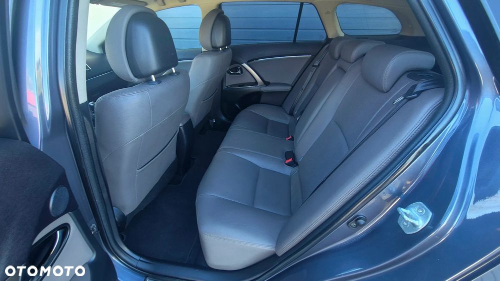 Toyota Avensis 2.0 D-4D Executive - 7
