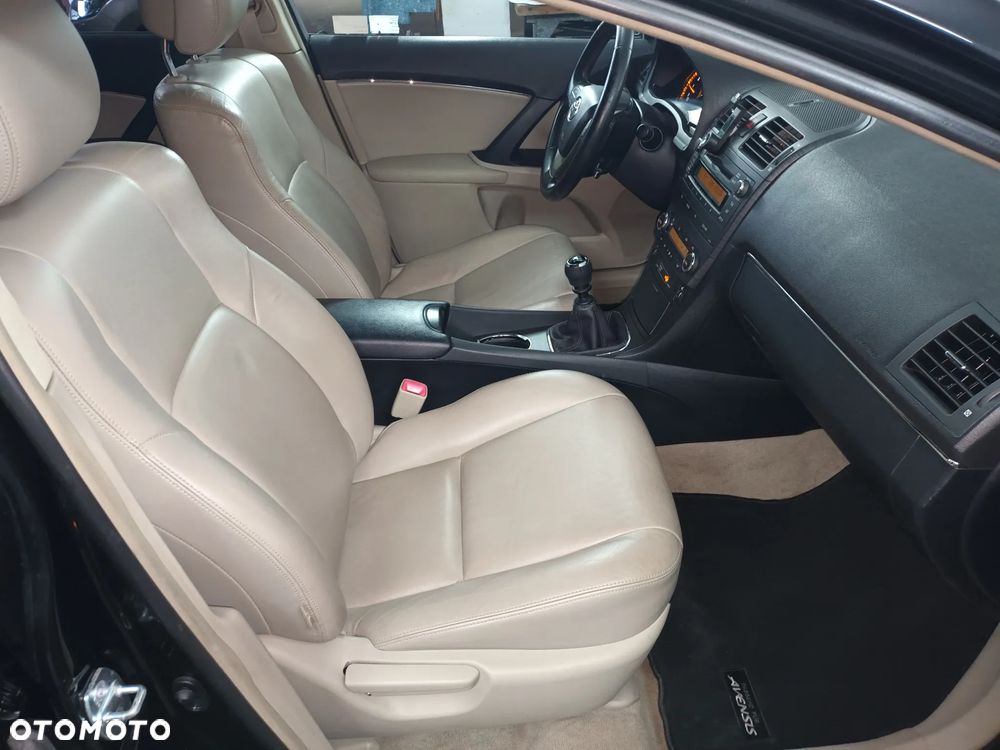 Toyota Avensis 1.8 Premium EU5 - 14