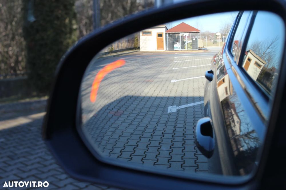 Volvo XC 40 B3 AT FWD MHEV Plus Dark - 36