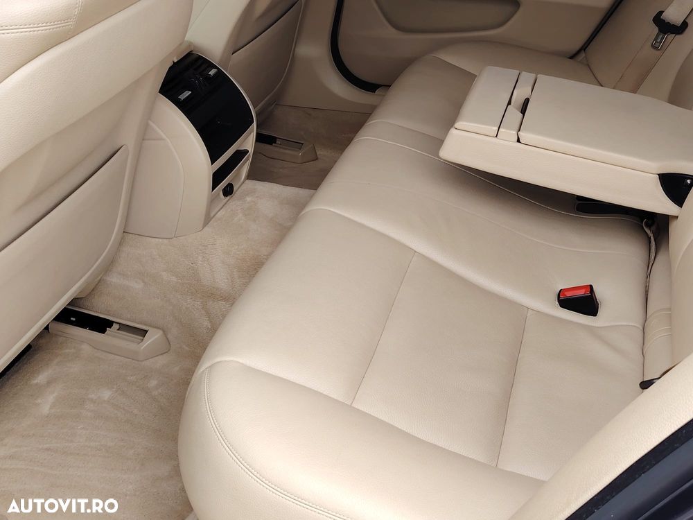 BMW Seria 5 520d Touring Luxury Line - 14