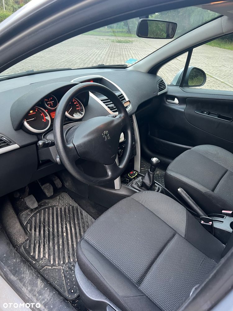 Peugeot 207 - 6