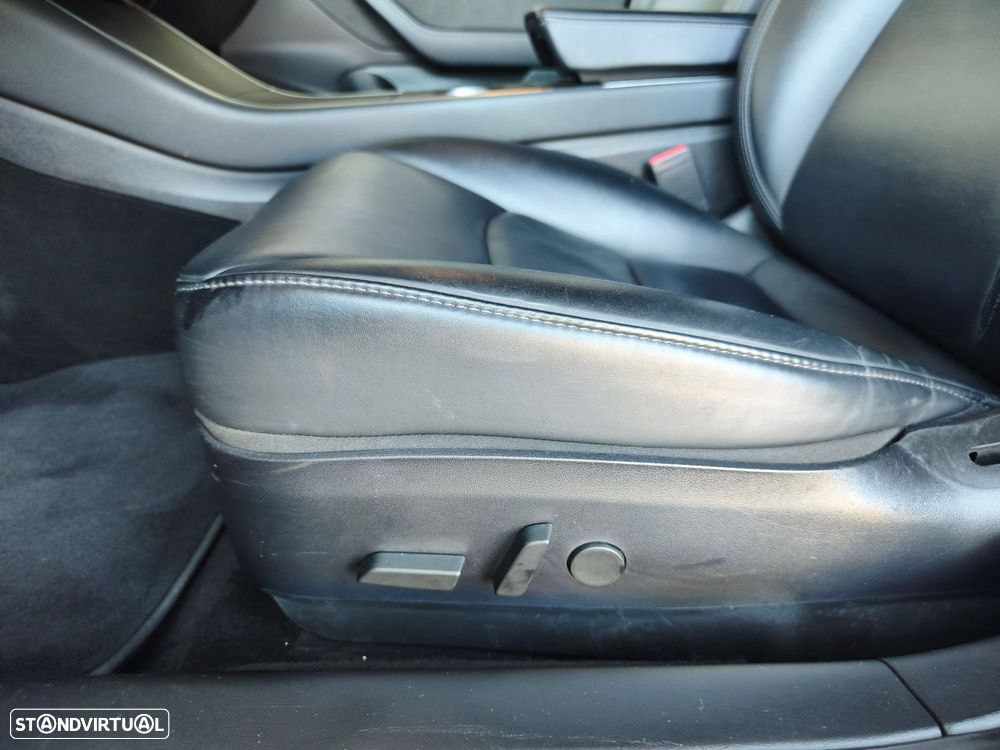 Tesla Model 3 - 32