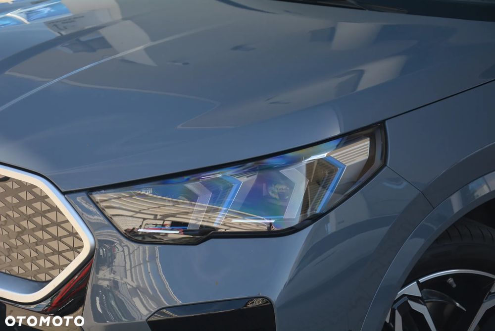 BMW iX2 eDrive20 66.5kWh M Sport - 19