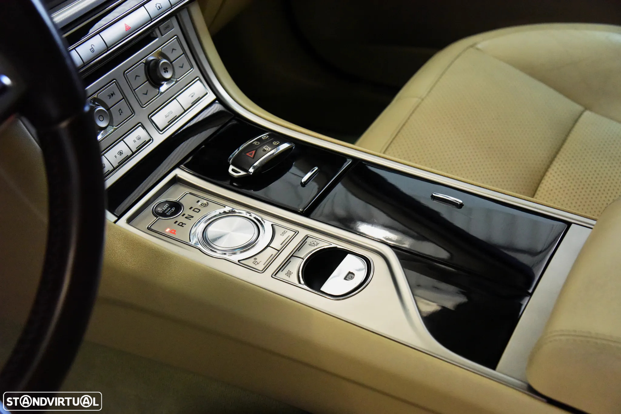 Jaguar XF 3.0 D V6 S Luxury - 15