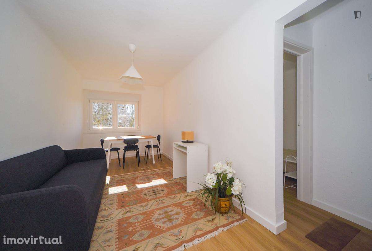 Quarto - localizado em Benfica Lisbon - Grande imagem: 2/23