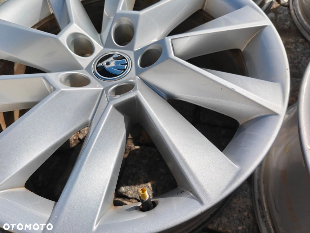 Felgi Aluminiowe 17 Skoda Superb 5x112 ET40 Seat Audi VW 3V0601025C - 26