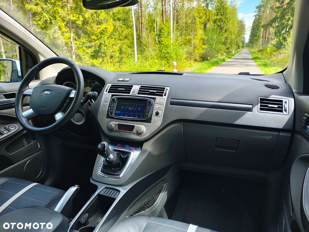 Ford Kuga - 25