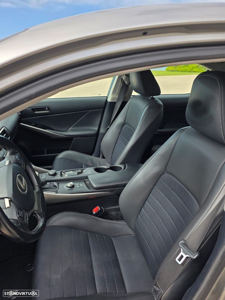 Lexus IS 300H Business - 12