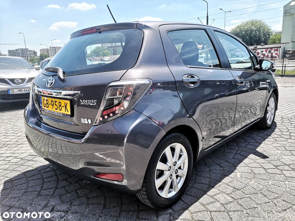 Toyota Yaris Hybrid 100 Life - 3
