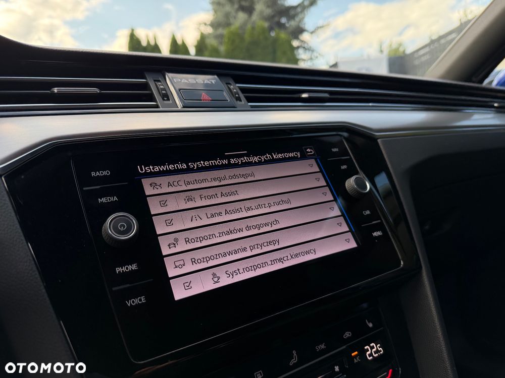 Volkswagen Passat Variant 2.0 TDI SCR BlueMotion Highline - 37