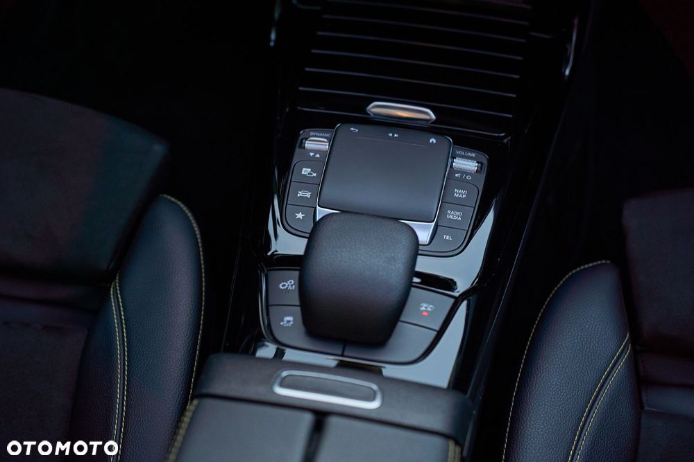 Mercedes-Benz CLA AMG 45 S 4-Matic 8G-DCT - 32