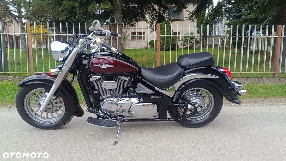Suzuki Intruder - 1