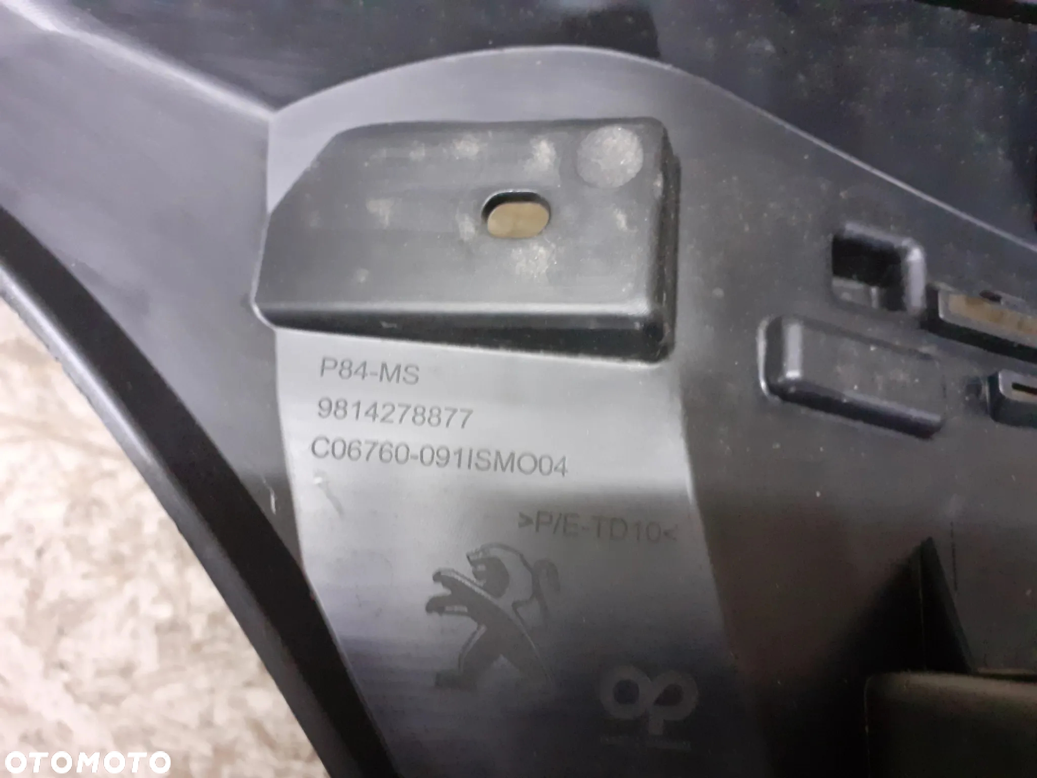 WZMOCNIENIE PODSTAWA GRILLA ATRAPY PEUGEOT 3008 5008 2016-> 9814278877 - 7