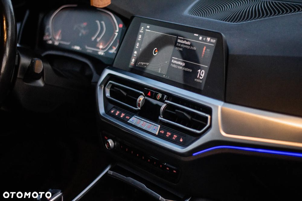 BMW Seria 3 320d xDrive M Sport sport - 12