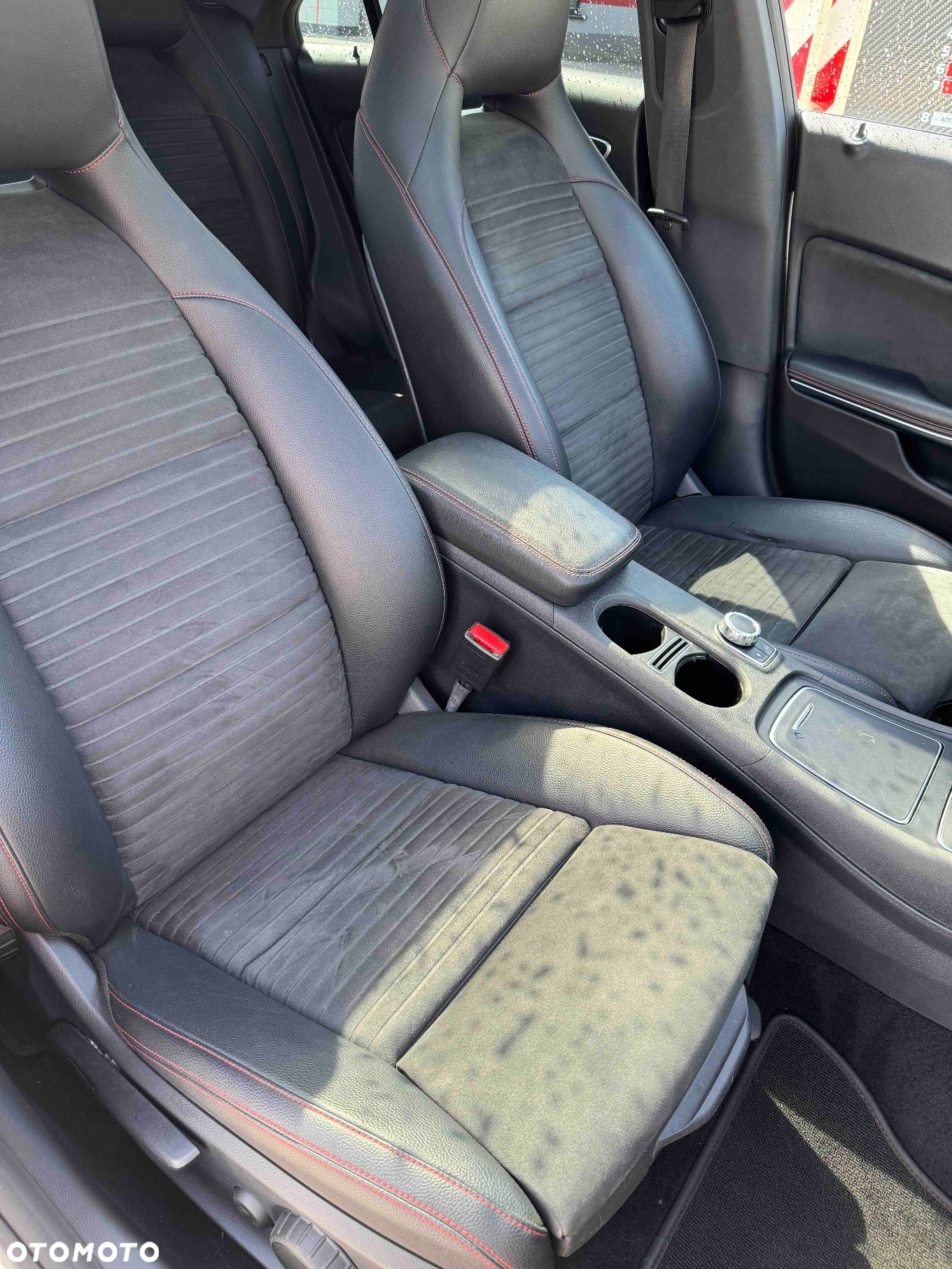 Mercedes-Benz CLA 220 4-Matic AMG Line - 13