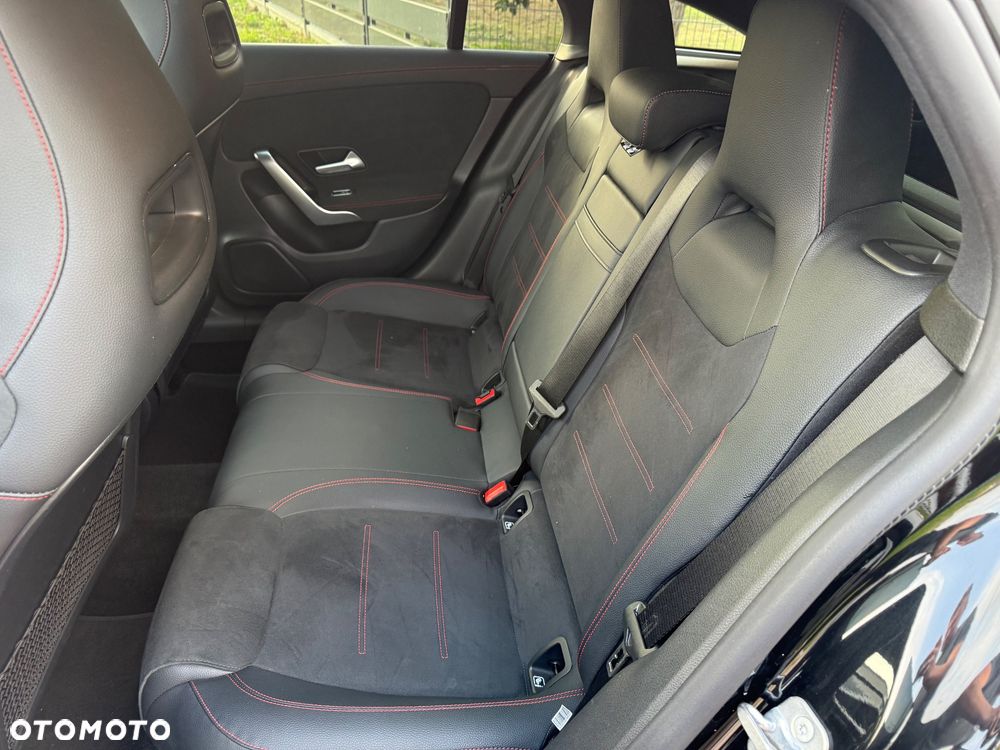 Mercedes-Benz CLA 250 e 8G-DCT AMG Line - 35
