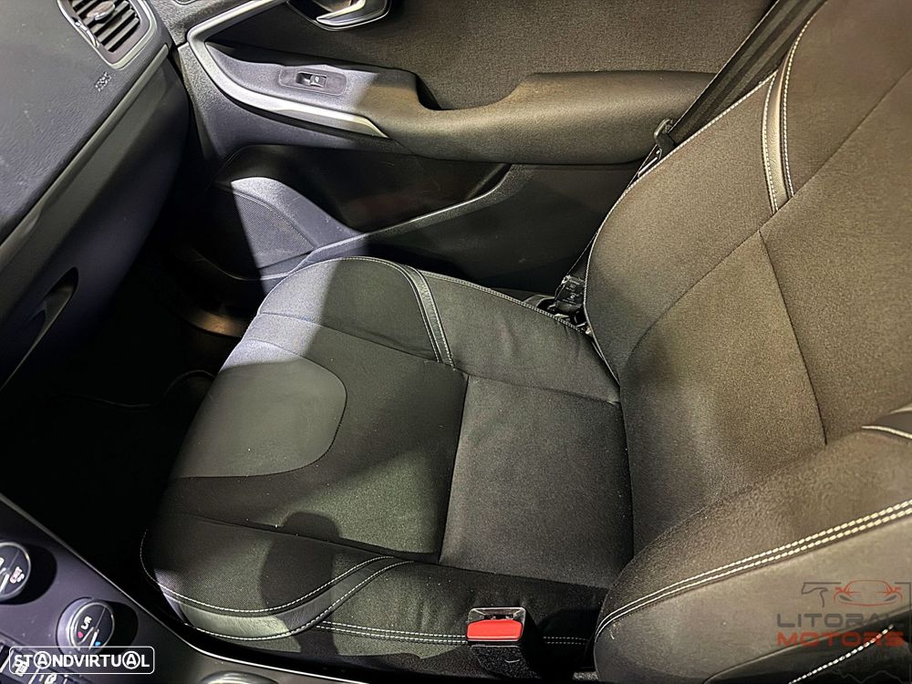 Volvo V40 D2 Black Line - 21