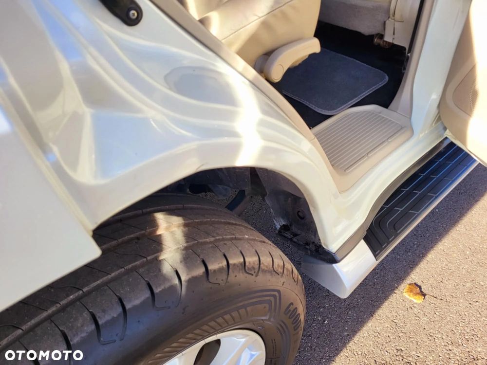 Mitsubishi Pajero - 16