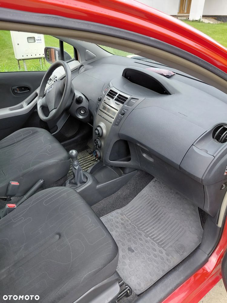 Toyota Yaris - 12