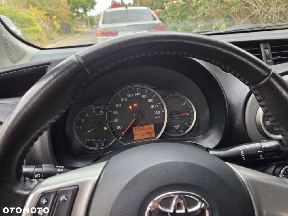 Toyota Yaris 1.4 D-4D Premium - 3