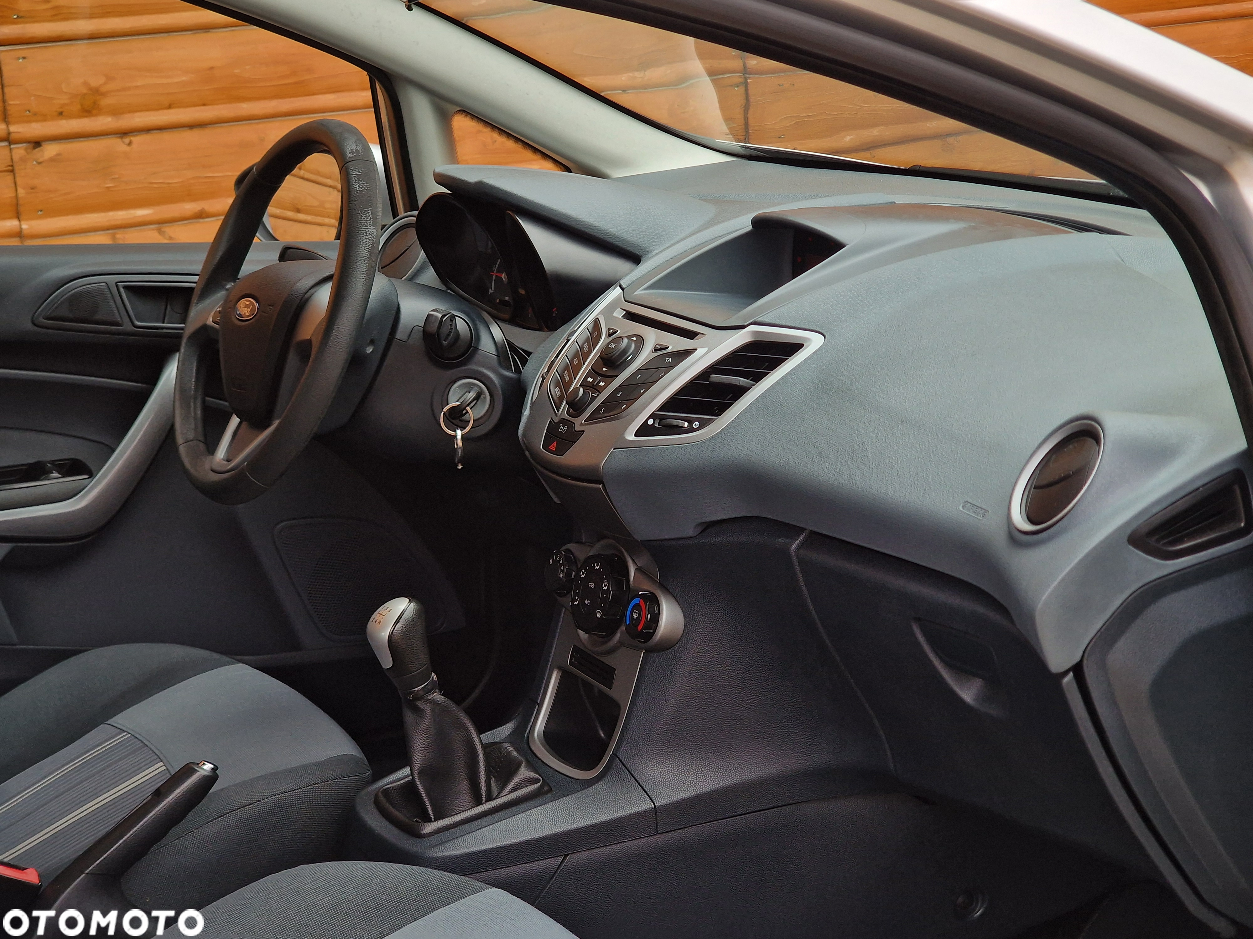 Ford Fiesta 1.25 Silver X - 26