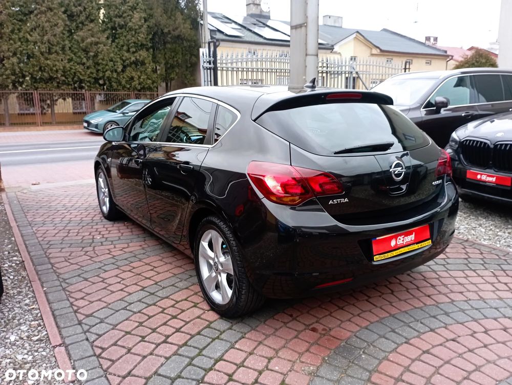 Opel Astra 1.7 CDTI DPF Cosmo - 6