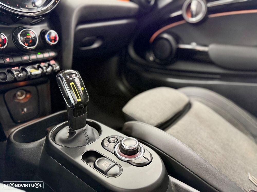MINI 3 Portas Cooper SE Essential - 24