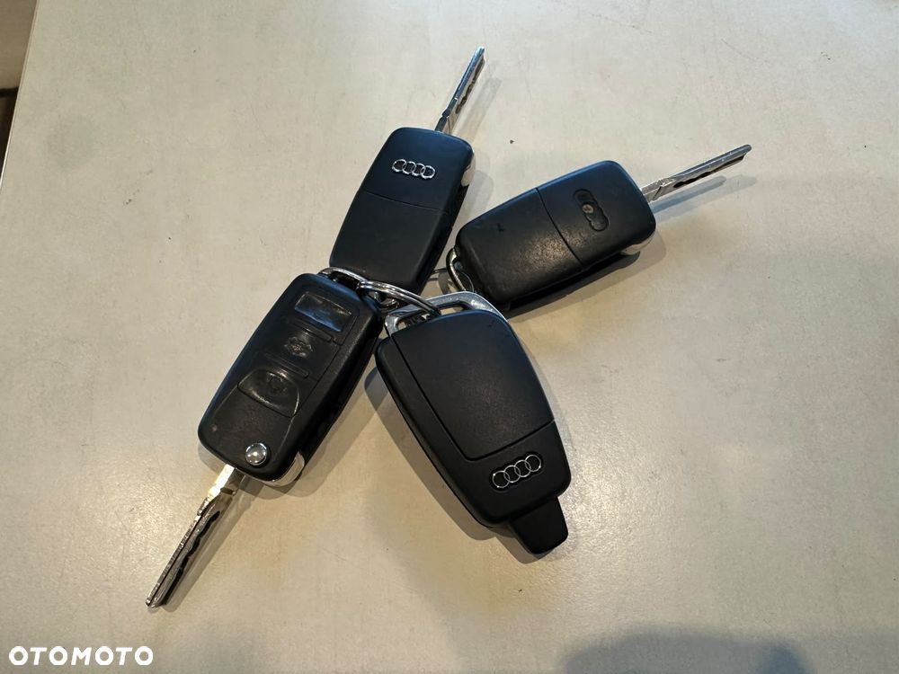 Audi A8 4.2 Quattro - 32