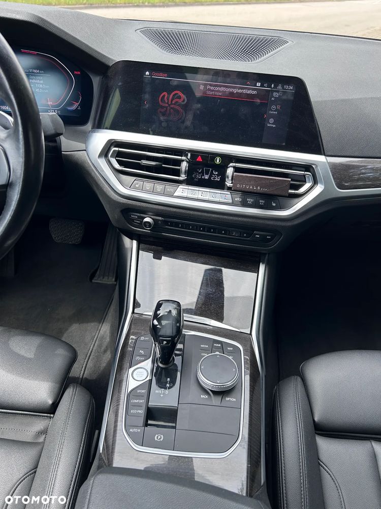BMW Seria 3 330i Luxury Line sport - 27