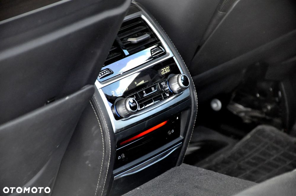 BMW Seria 7 750Ld xDrive - 32