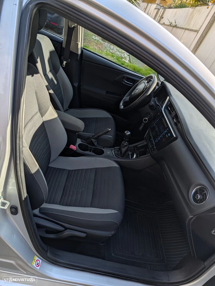 Toyota Auris 1.4 D-4D Design Edition - 13