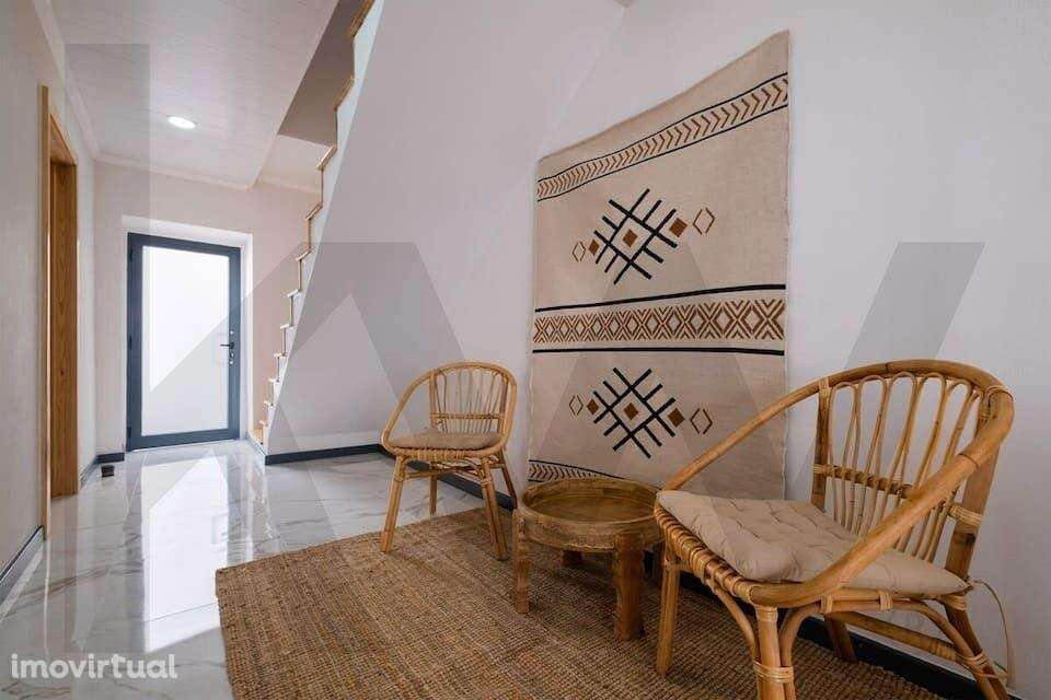 Moradia T5 com Licenciamento de Alojamento Local no Centro de Ponta De - Grande imagem: 2/25