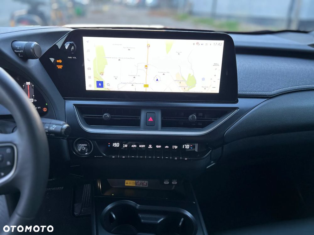 Lexus UX 300h F Sport Design - 20