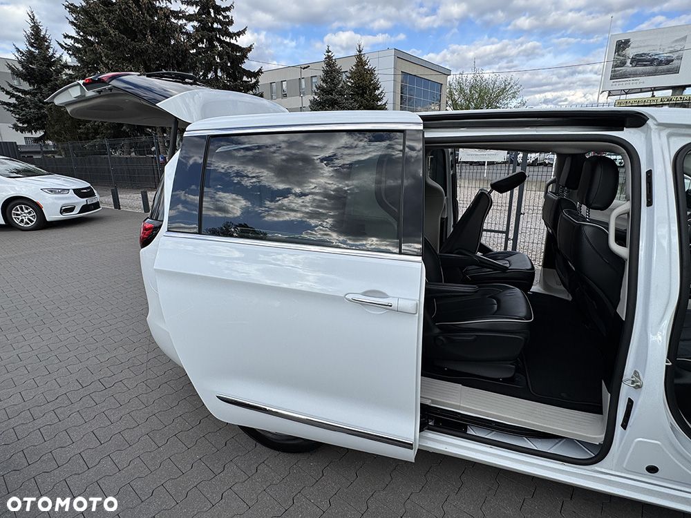 Chrysler Pacifica - 15