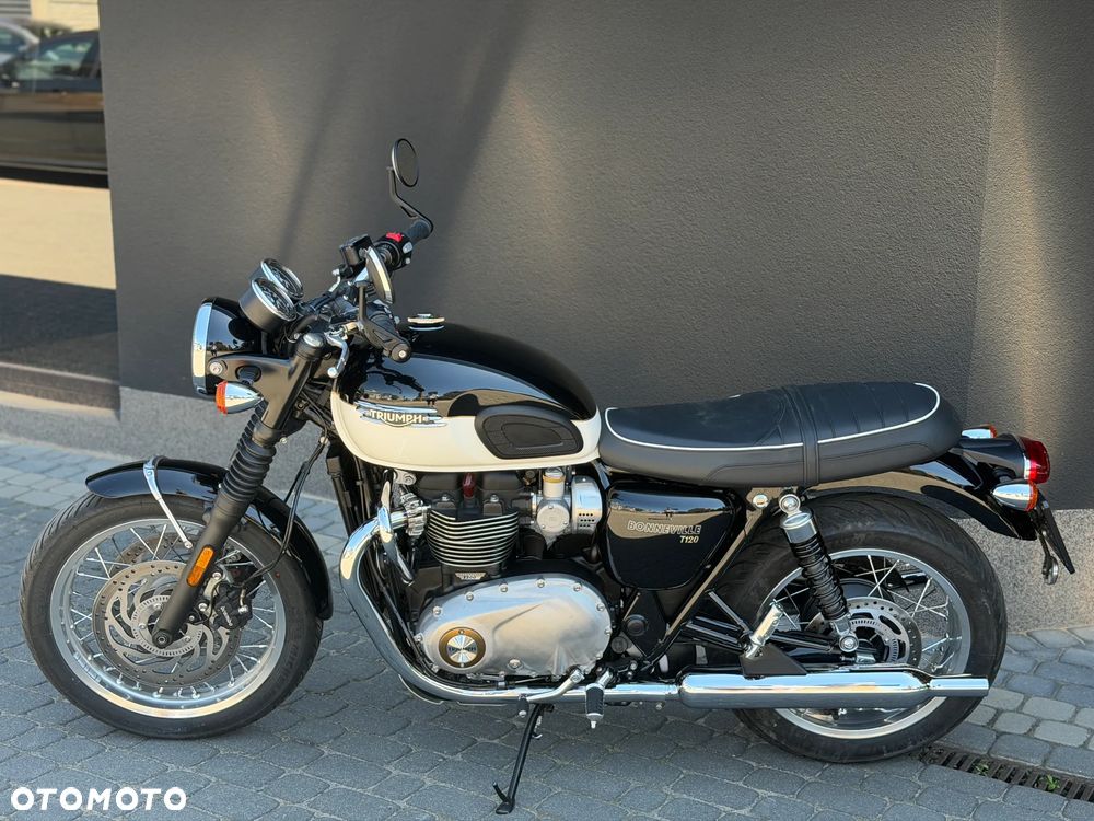 Triumph Bonneville - 16