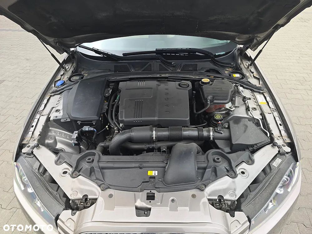 Jaguar XF 2.2 D Premium Luxury - 31