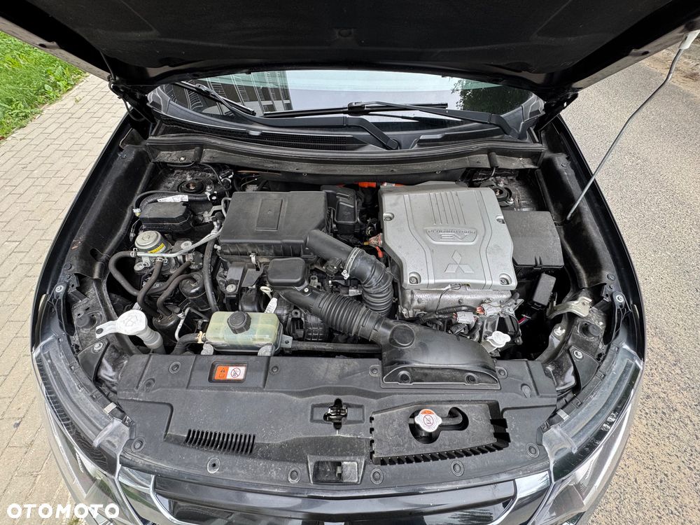 Mitsubishi Outlander Instyle NAVI + - 12