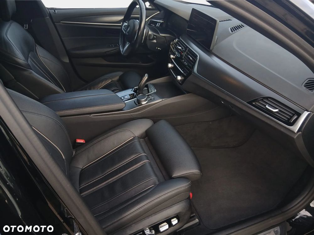 BMW Seria 5 540d xDrive mHEV M Sport sport - 32