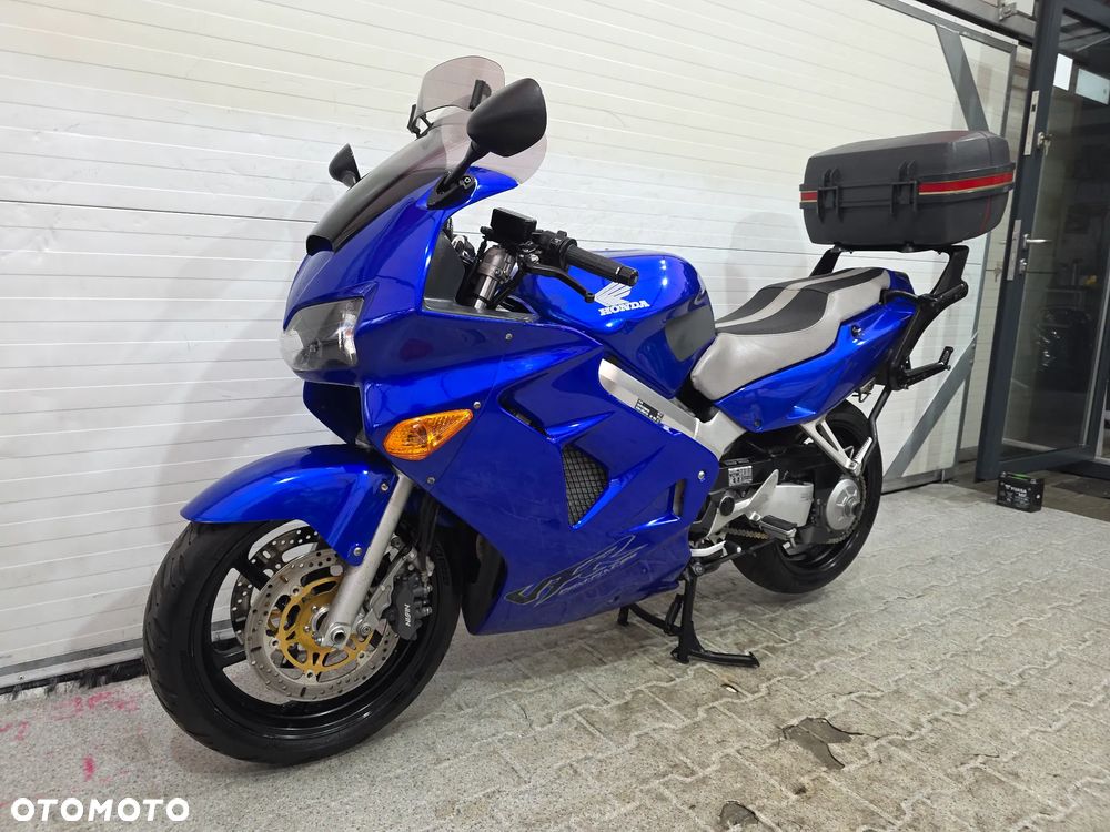 Honda VFR - 4