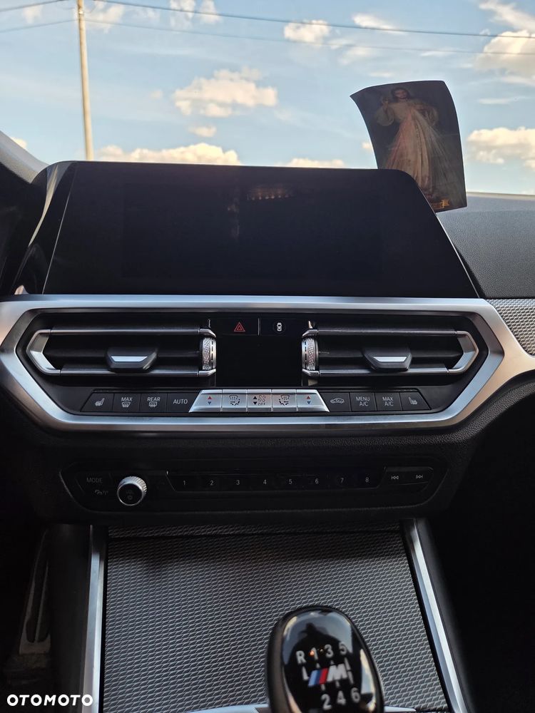 BMW Seria 3 318d M Sport Shadow - 9