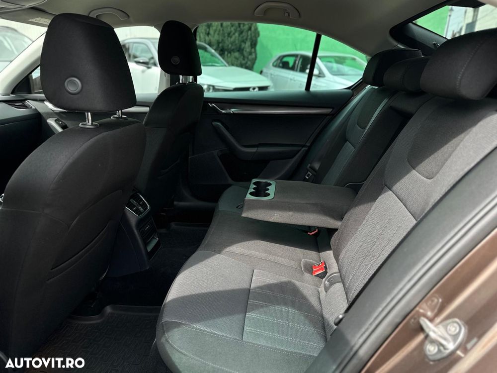 Skoda Octavia 2.0 TDI DSG Style - 20