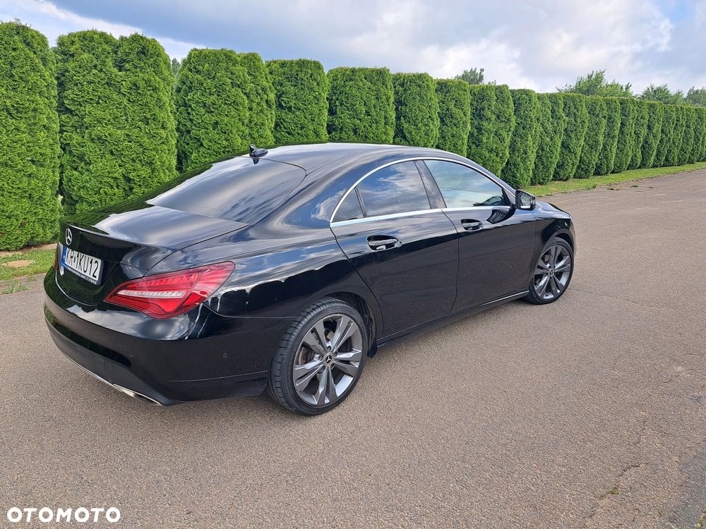 Mercedes-Benz CLA 180 7G-DCT Urban - 11